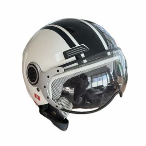 Sleek Black and White Helmet with Visor (unisex) FULMER
DOT FMVSS No.218